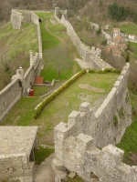 La Fortezza delle Verrucole vista dalla parte alta; vista dalla Rocca Tonda.Sulla destra si intravede il paese delle Verrucole